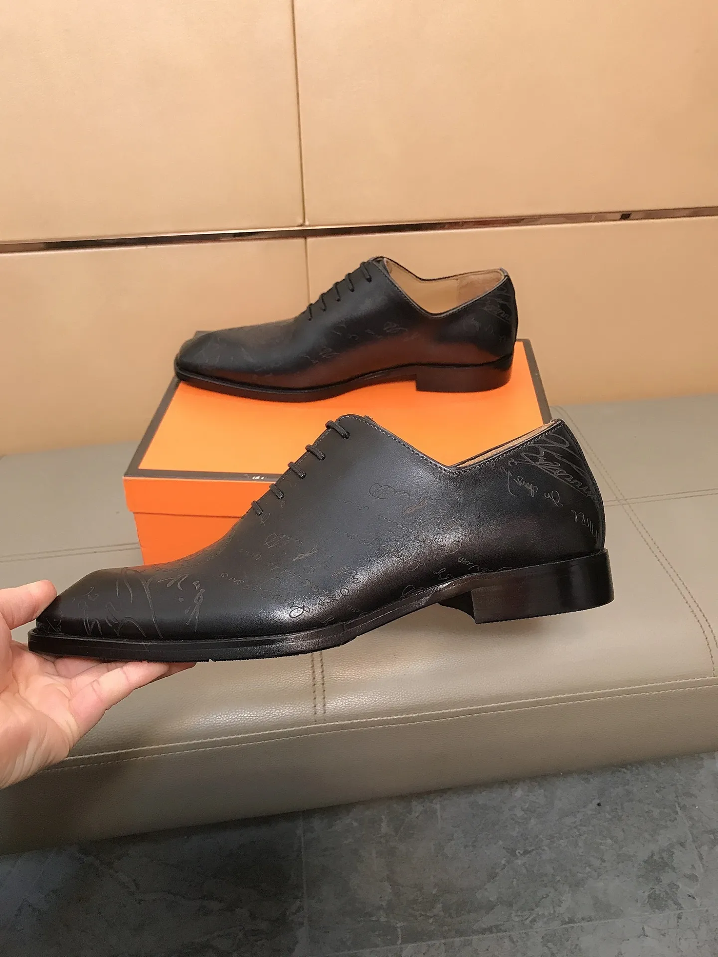 Factory price 560 💎💎👉👉[LV Louis Vuitton] The latest men's casual business leather shoes 🇨🇳, new model opening 💯 Made of cowhide imported from Italy, luxurious leather lining, wear-resistant outsole, soft and comfortable 🌴 High-end atmosphere, the first choice for high-class men 🍍38-44